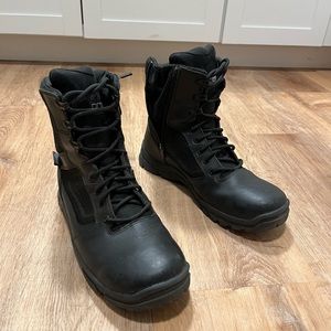 Danner Lookout Side-Zip boot